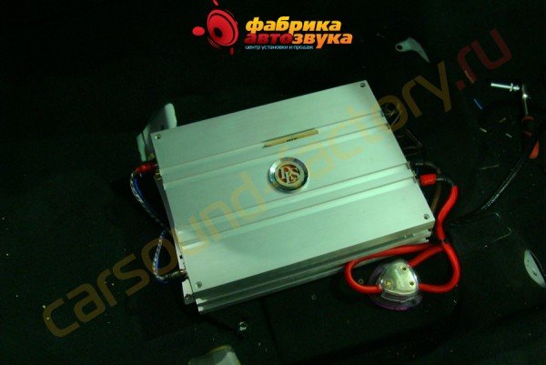 установка 2х канального усилителя DLS MA22 Subaru XV