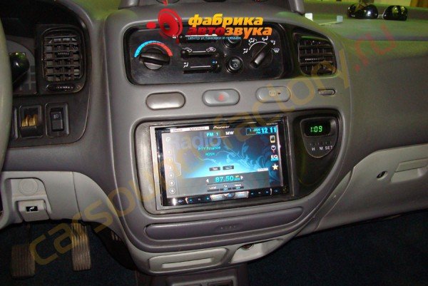 установка автомагнитолы Pioneer AVH-P8400BT Pioneer AVH-P8400BT Mitsubishi Delica