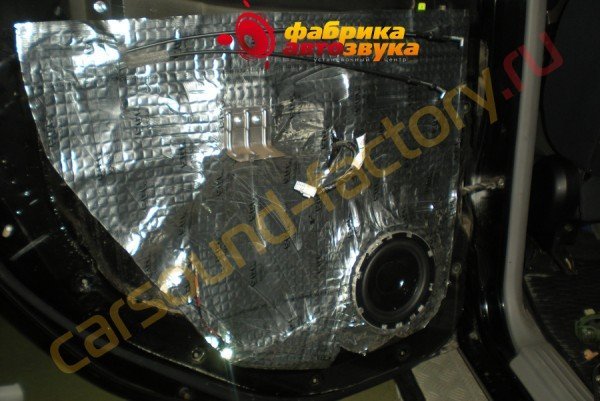 установка тыловых динамиков DLS R6A Bass R6A Bass Mitsubishi L200