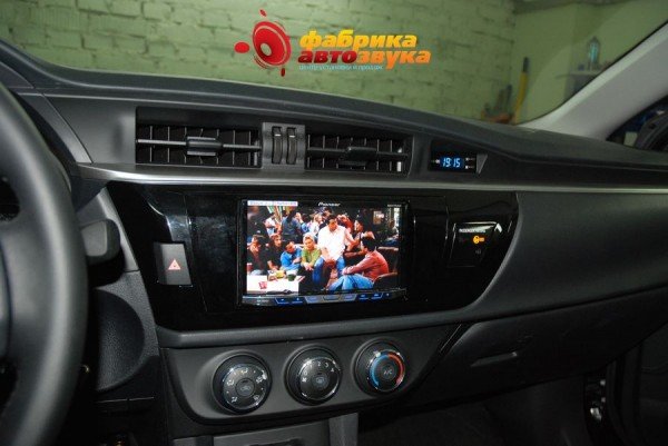 головное устройство и цифровое тв Pioneer Toyota Corolla 2013