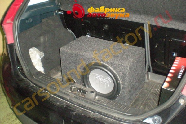 установка сабвуфера Soundstream RW10 Soundstream RW10 Ford Fiesta