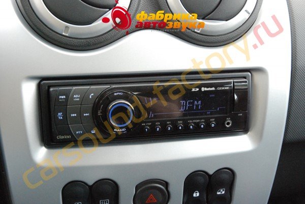 Clarion CZ309E Clarion CZ309E Renault Logan