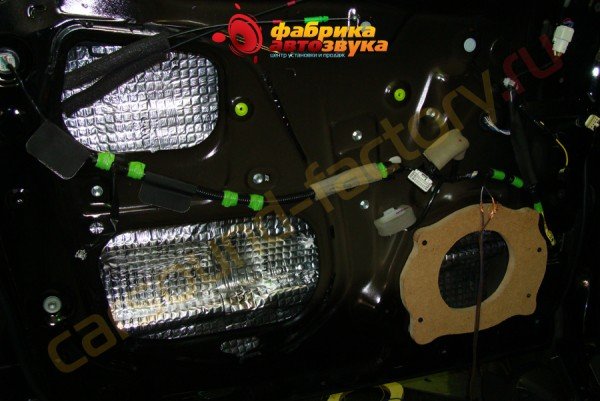 шумоизоляция передней двери SGM Toyota Land Cruiser Prado 120