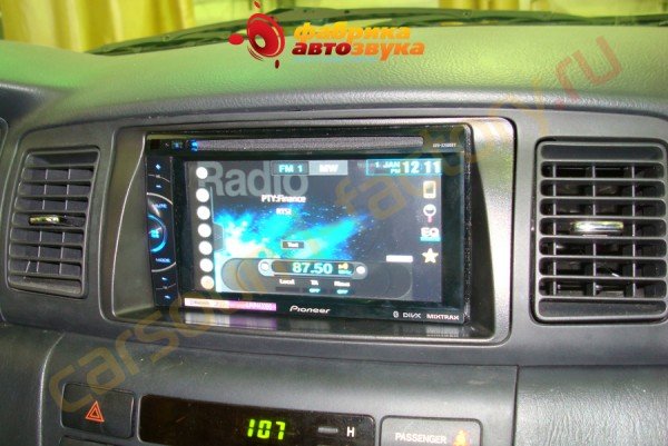 установка автомагнитолы Pioneer AVH-X2500BT Pioneer AVH-X2500BT Toyota Corolla