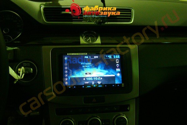 установка автомагнитолы Pioneer AVH-X8500BT Pioneer AVH-X8500BT Volkswagen Passat CC