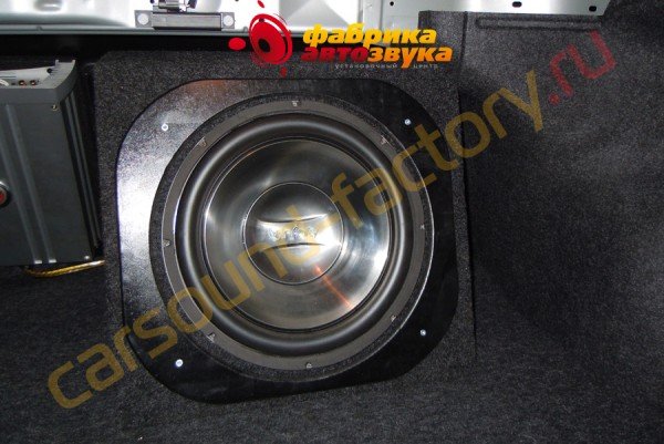 установка сабвуфера Infinity Nissan Teana
