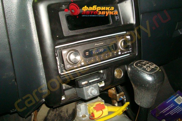 установка автомагнитолы Pioneer DEH-P77MP Opel Frontera