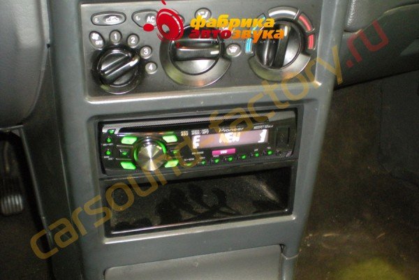 установка автомагнитолы Pioneer DEH-2320UB Pioneer DEH-2320UB Daewoo Nexia