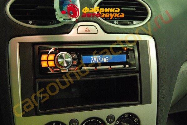 Alpine CDE-111RM Alpine CDE-111RM Ford Focus 2