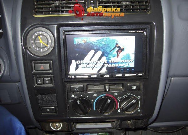 Установка автомагнитолы JVC JVC KW-AVX810EE Toyota Land Cruiser 100 (80, 105)