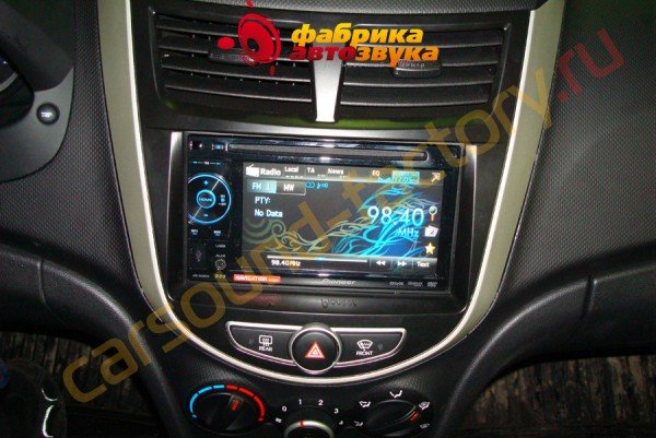 Установка головного устройства Pioneer AVH-1400DVD Pioneer AVH-1400DVD Hyundai Solaris