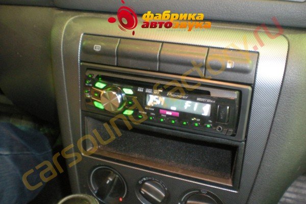 установка головного устройства Pioneer DEH-2320UB Pioneer DEH-2320UB Skoda Octavia