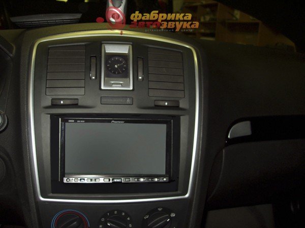 Установка магнитолы Pioneer Pioneer AVIC-HD3BT Cadillac BLS