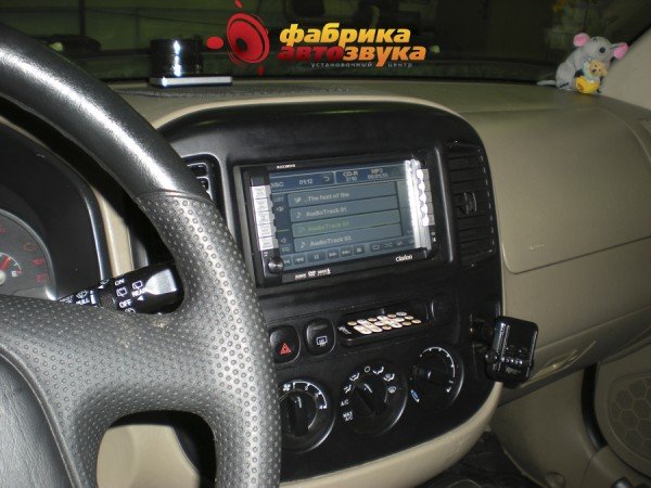 Установка магнитолы Clarion MAX-385VD Clarion MAX-385VD Ford Escape