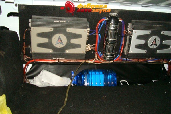 2 усилителя Art Sound + Soundstream Renault Logan 2015