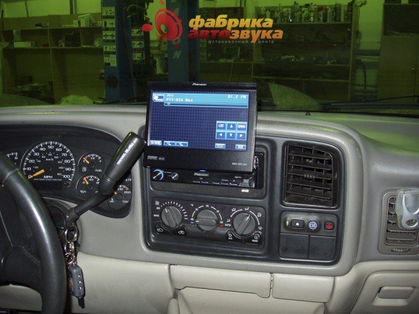 Установка магнитолы Pioneer AVH-P5000DVD Pioneer AVH-P5000DVD Chevrolet Tahoe