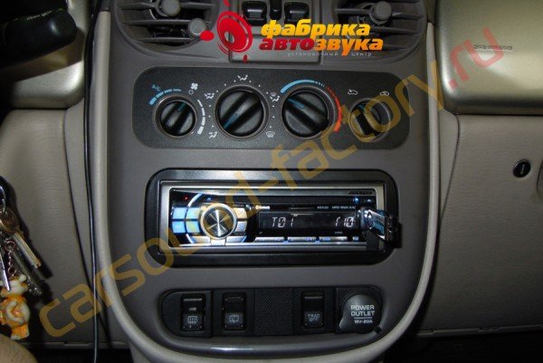 Установка магнитолы Alpine CDE-114BTi Chrysler PT-Cruiser