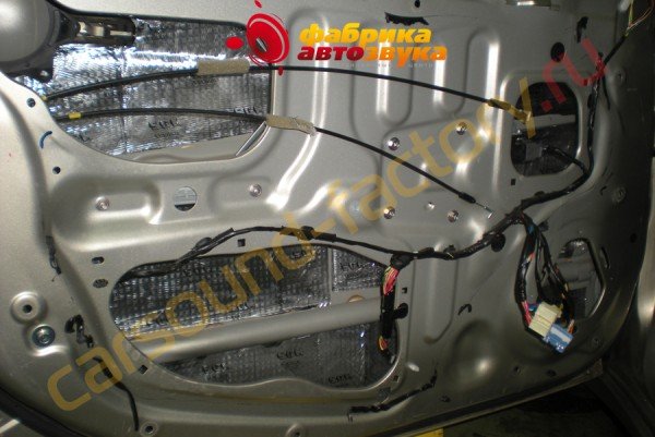 шумоизоляция дверей авто в один слой SGM Mitsubishi Lancer X