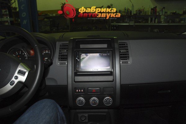 Установка магнитолы Pioneer Pioneer AVH-P4000DVD Nissan X-Trail