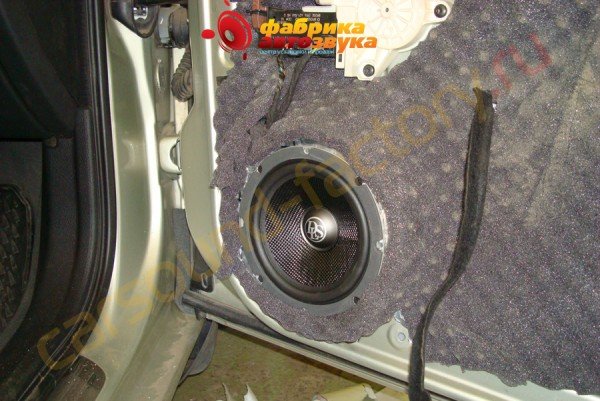 установка акустики DLS R6.2 Peugeot 407