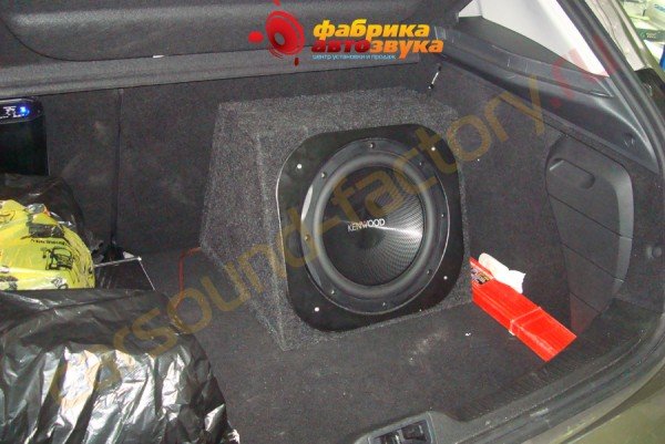 установка сабвуфера Kenwood 112 Renault Megane 3
