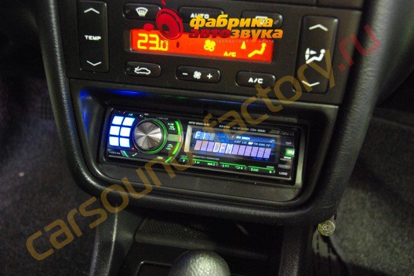 Установка автомагнитолы Alpine Alpine CDA-105Ri Peugeot 406