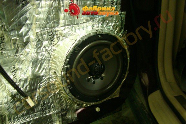 установка задних динамиков DLS 428 DLS 428 Toyota Harrier
