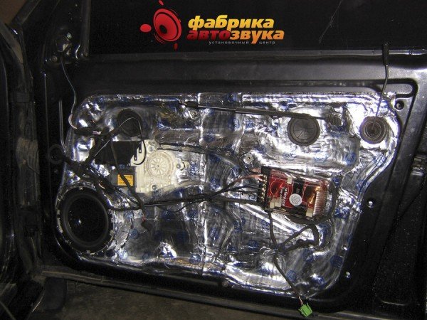 Установка акустики DLS R6A Volkswagen Golf 4