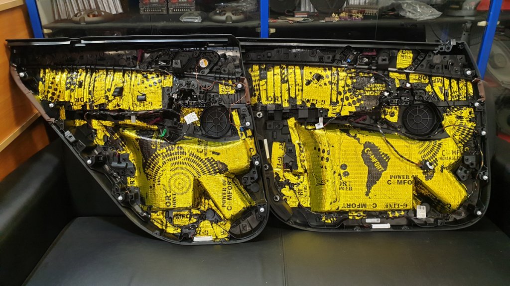 Шумоизоляция обшивок автомобиля BMW X5 G05 первым слоем