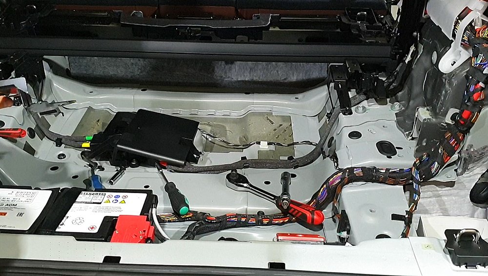 Голый пол автомобиля